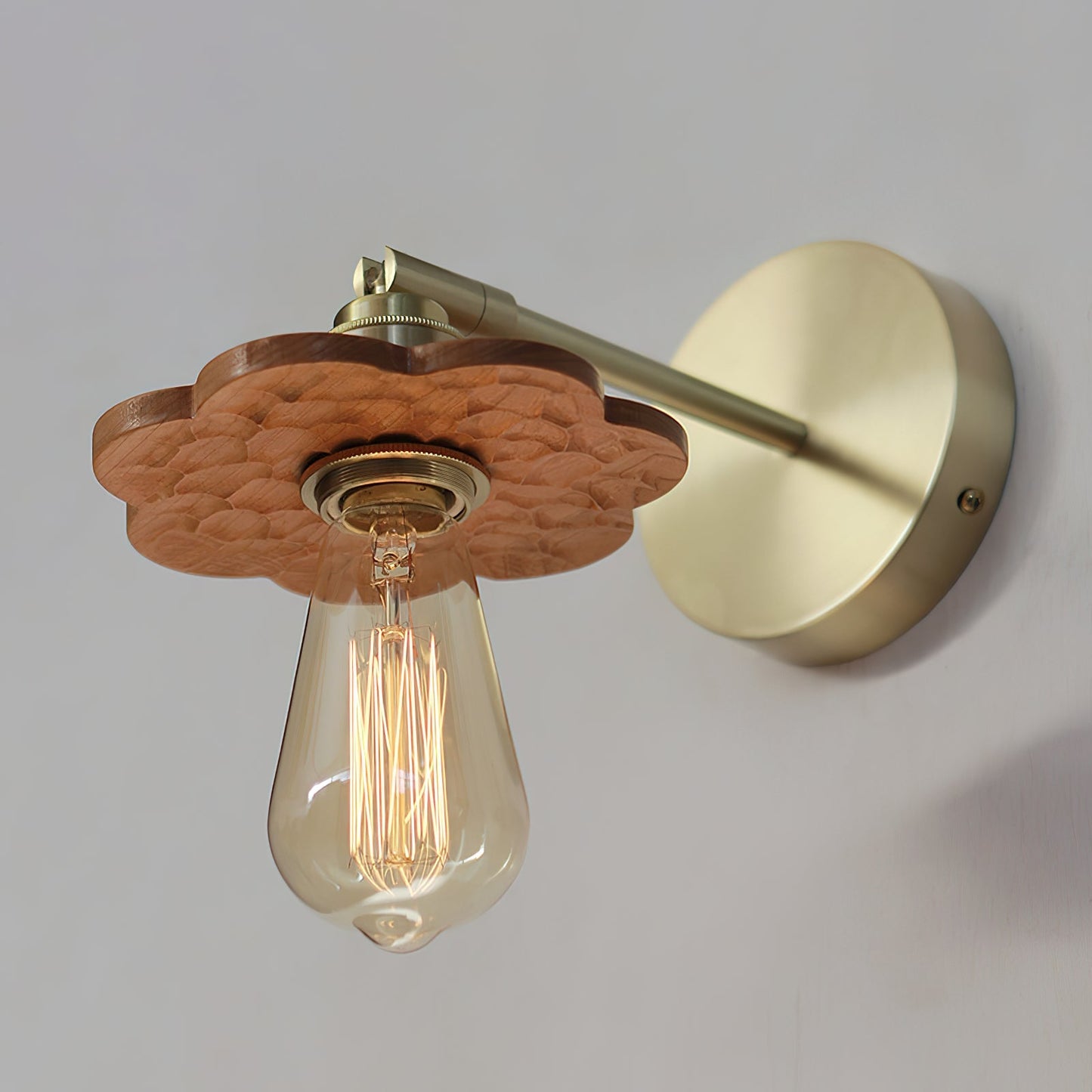 Wandlamp Goud van Messing en Walnoot – Industrieel Design met Filamentlamp voor Sfeervolle Verlichting Binnen 4