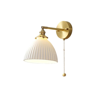 Elegante Wandlamp van Keramiek met Messing Afwerking voor Binnen – Tijdloze Muurlamp in Wit en Goud 0