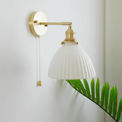 Elegante Wandlamp van Keramiek met Messing Afwerking voor Binnen – Tijdloze Muurlamp in Wit en Goud 6