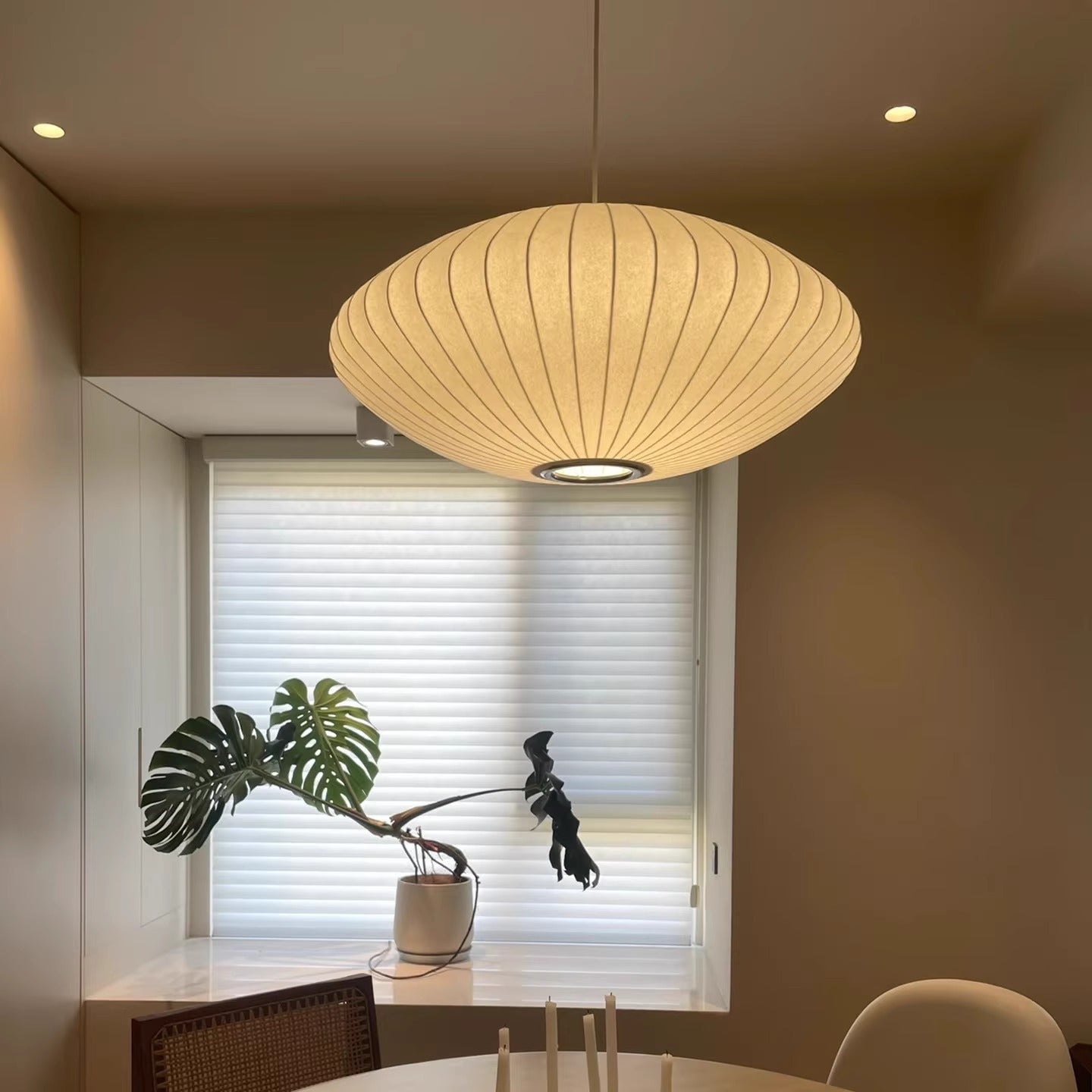 Italiaanse Zijden Hanglamp voor Eettafel met Verstelbare Hoogte en LED Verlichting – Luxe Woonkamer Lamp 2