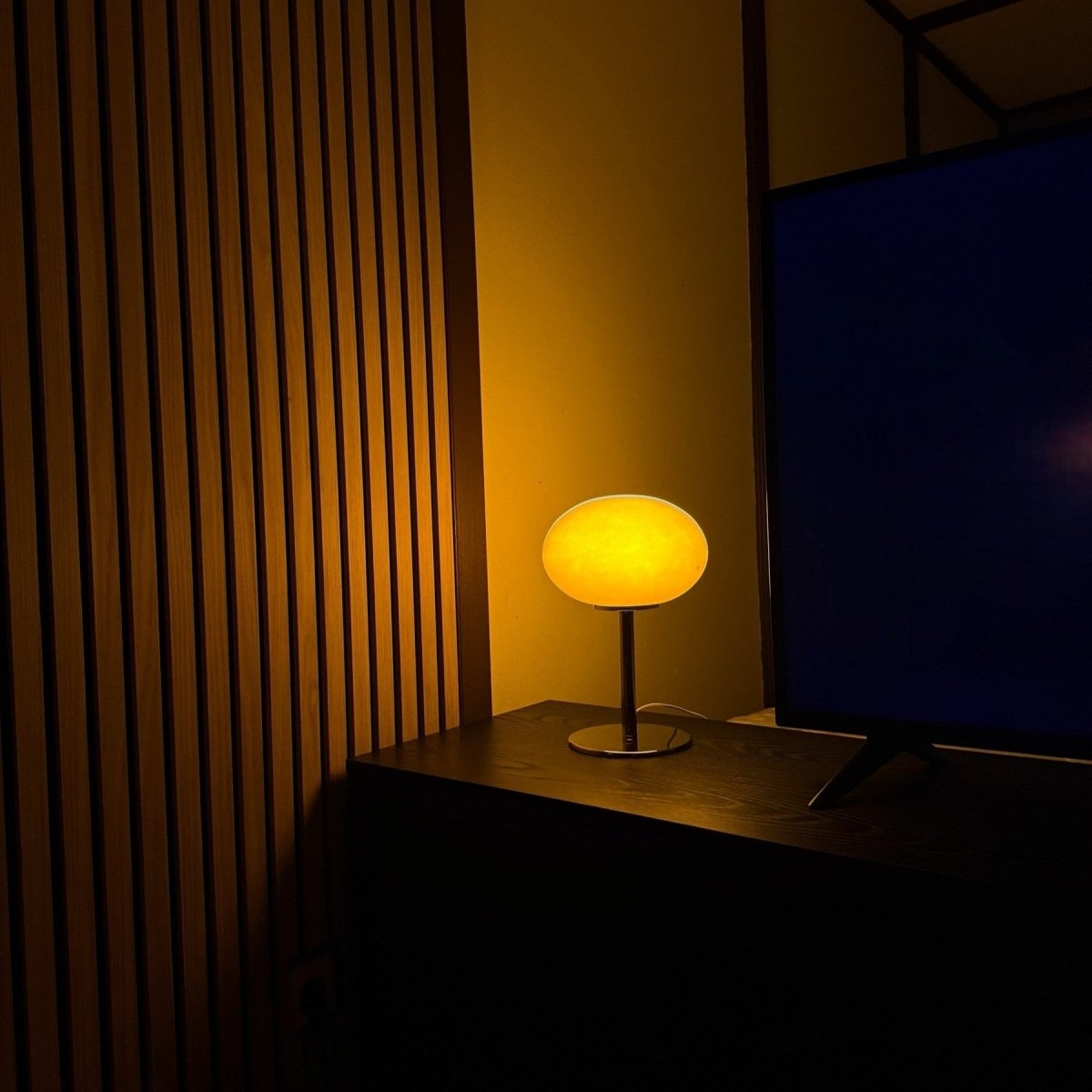 Kogellamp met Tijdloos Design en Sfeervolle Verlichting voor Woonkamer, Eetkamer en Slaapkamer 0