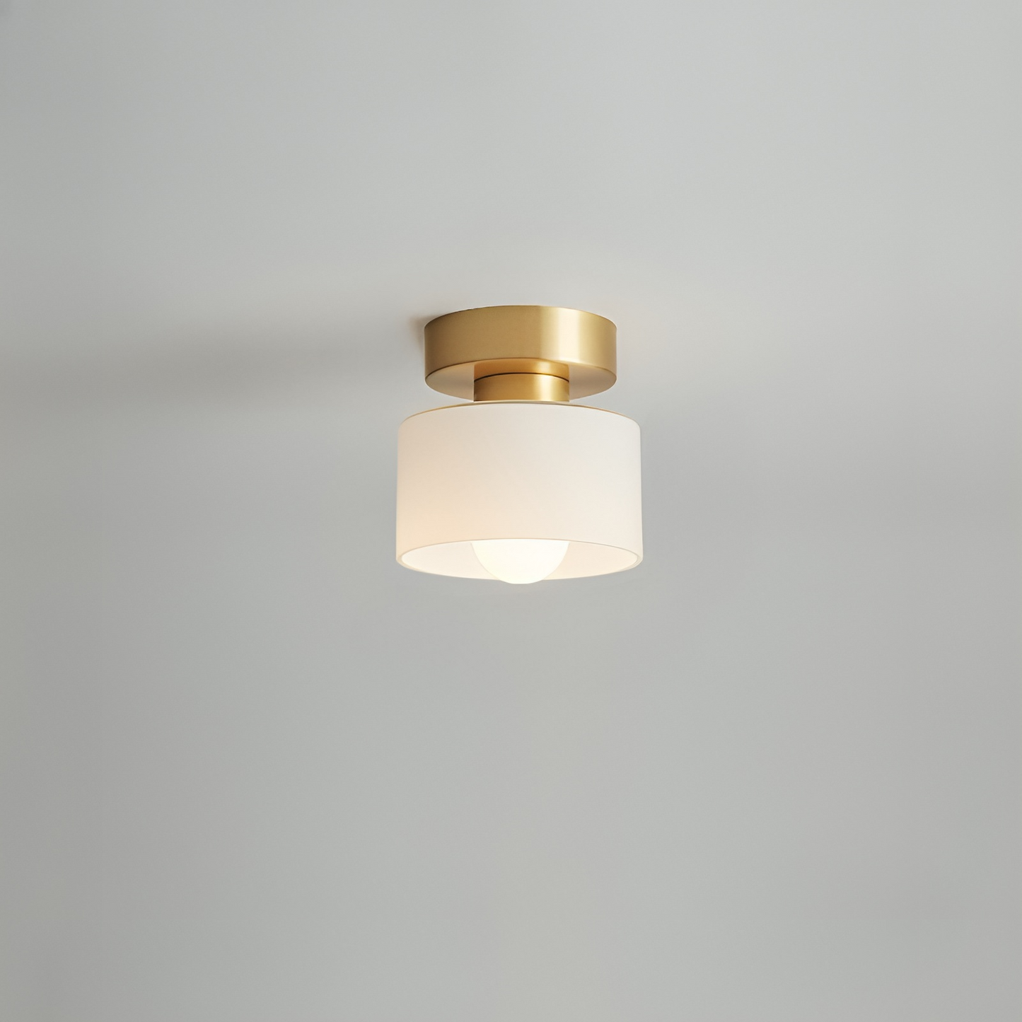 Moderne Plafondspot met Gouden Afwerking en LED Verlichting voor Elegante Sfeer – Compact Bauhaus Design 5