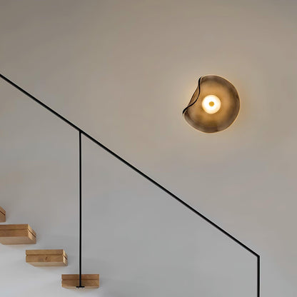 Moderne Wandlamp met Organisch Glazen Kap en LED Verlichting in Amber, Smoke Gray en Paars – Dampbestendig voor Binnengebruik 2