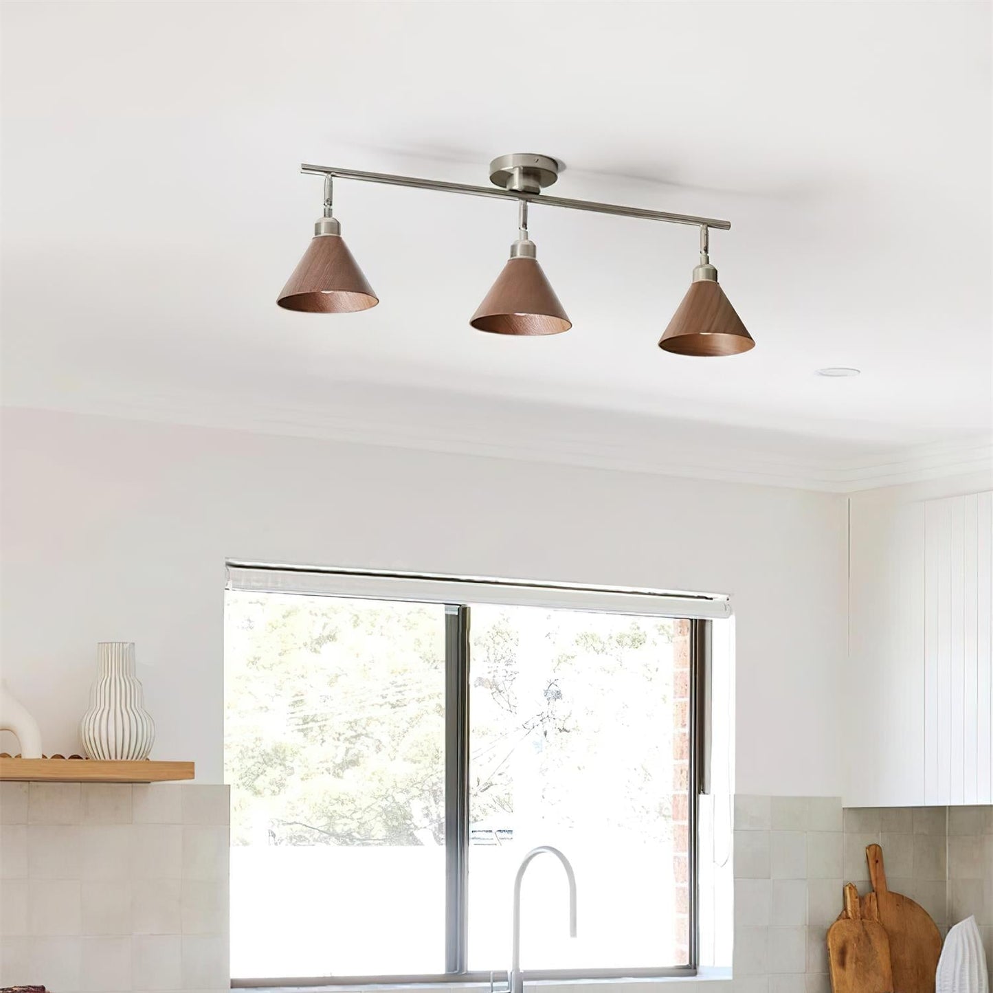 Moderne Zwarte Plafondlamp met Verstelbare Houten Kappen en Metalen Frame voor Keuken en Eetkamer 4