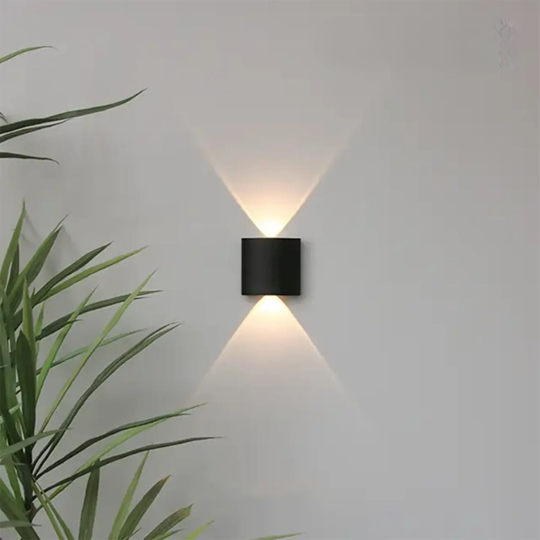 Stijlvolle LED Wandlamp met IP65 Waterdichtheid voor Binnen en Buiten – Compact Ontwerp in Wit of Zwart 0