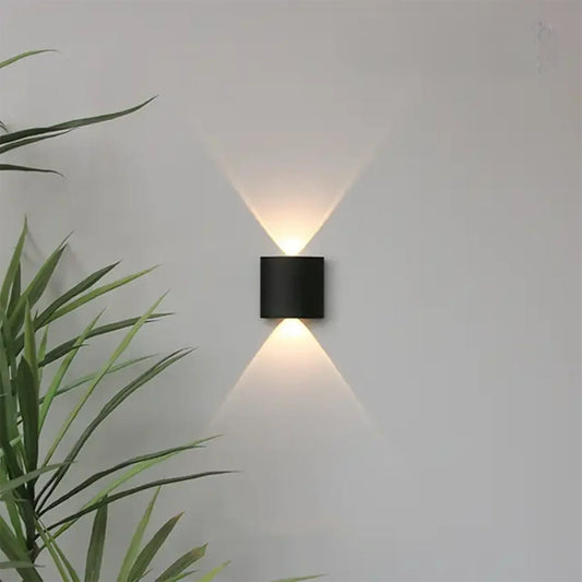 Stijlvolle LED Wandlamp met IP65 Waterdichtheid voor Binnen en Buiten – Compact Ontwerp in Wit of Zwart 0