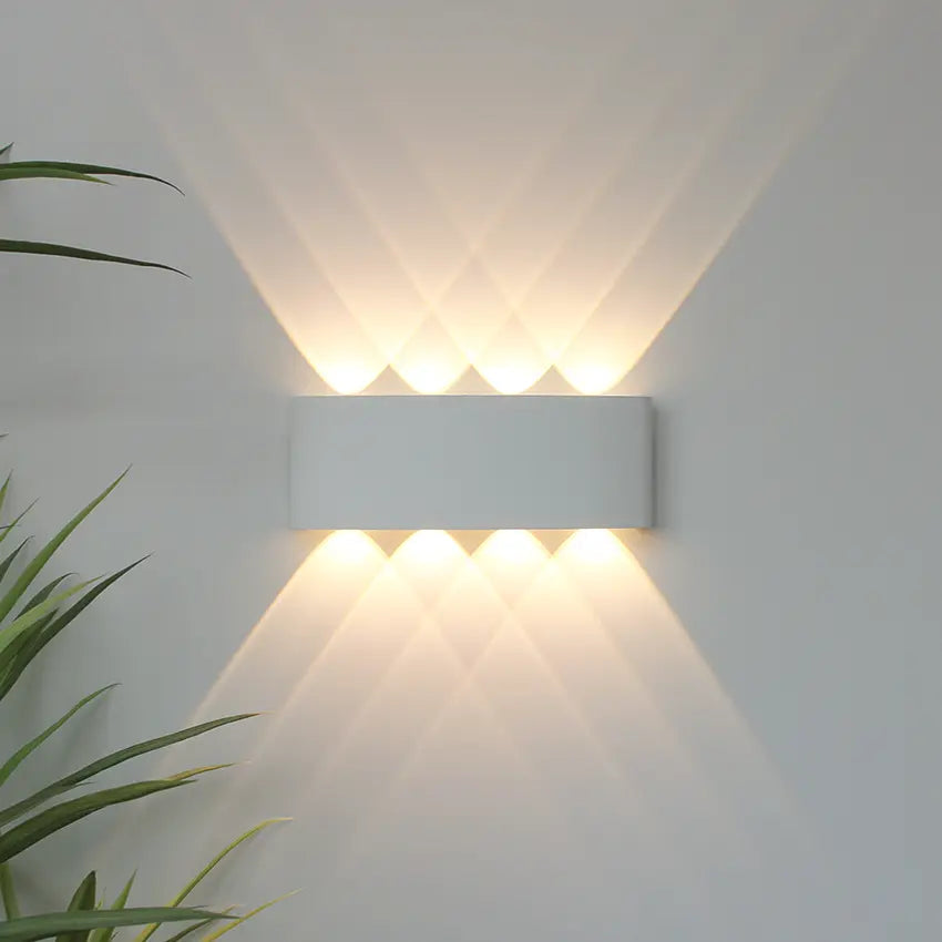 Stijlvolle LED Wandlamp met IP65 Waterdichtheid voor Binnen en Buiten – Compact Ontwerp in Wit of Zwart 2