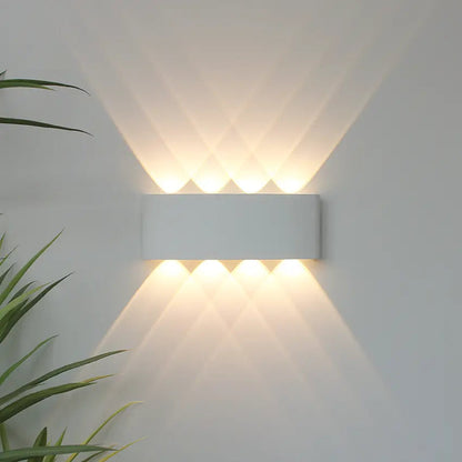 Stijlvolle LED Wandlamp met IP65 Waterdichtheid voor Binnen en Buiten – Compact Ontwerp in Wit of Zwart 2
