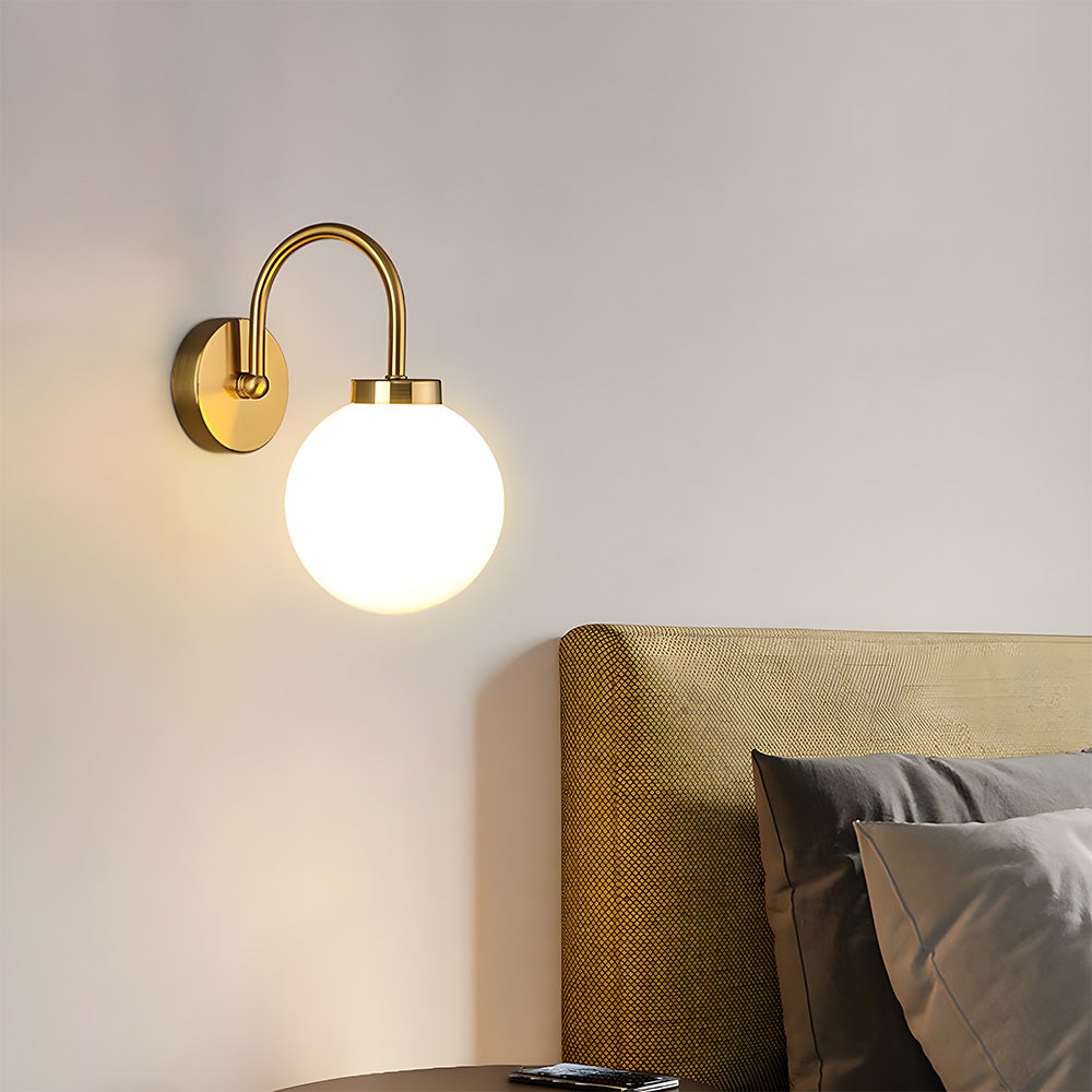 Stijlvolle Wandlamp met Glazen Bol en Metalen Armatuur – Ideaal voor Slaapkamer en Woonkamer 3